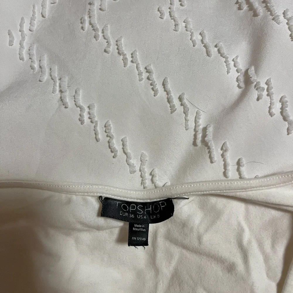 White tee - Picture 2 of 3